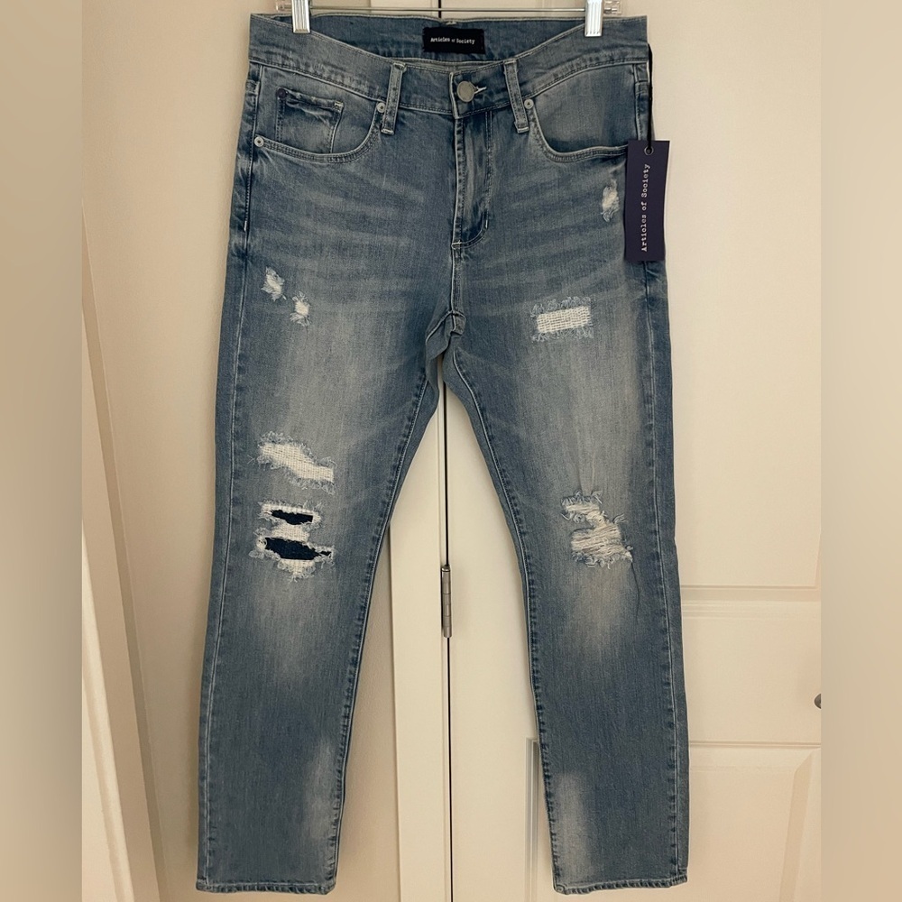 NEW! Slim Straight Jeans in Light Blue Vintage Wash, Distressed Knees 32 x 31